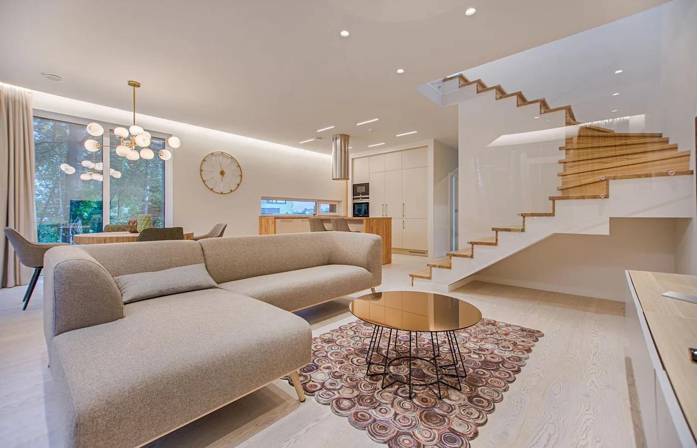 Intérieur contemporain lumineux